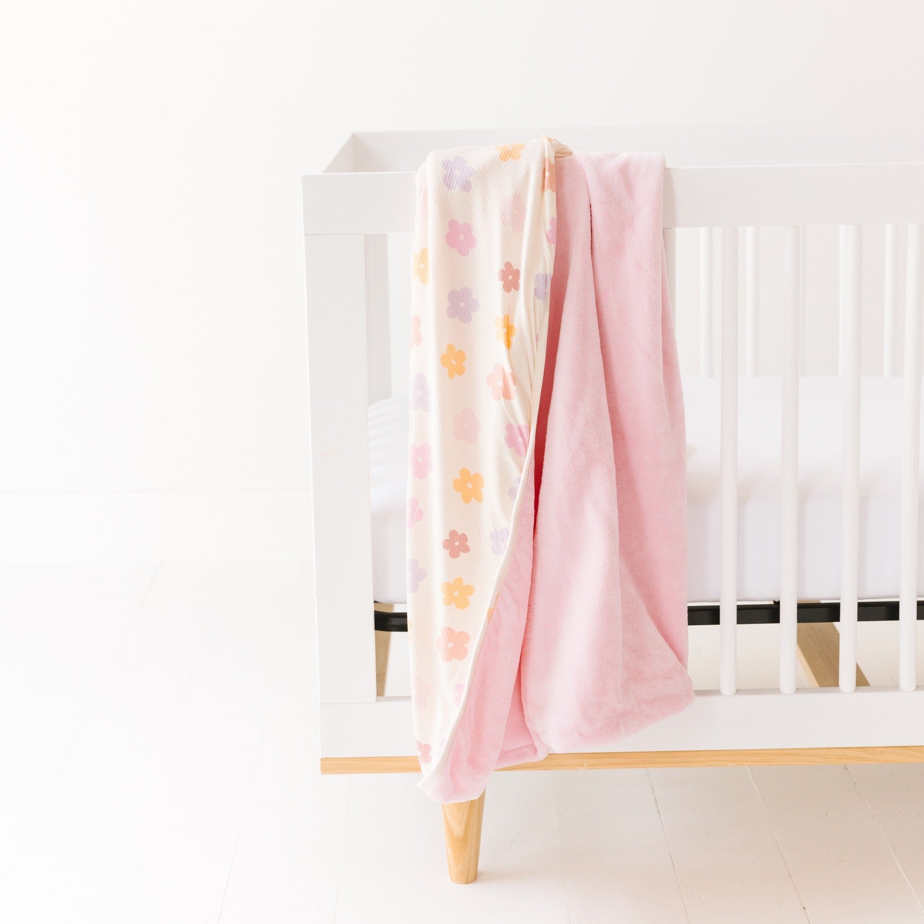 Big Daisies Small Ribbed Toddler Blanket